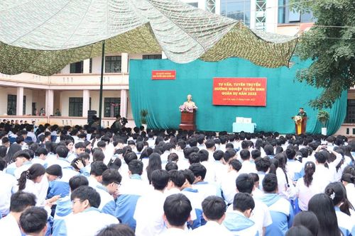 Tư vấn, tuyên truyền hướng nghiệp tuyển sinh quân sự