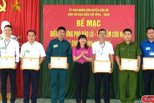 Diễn tập ứng phó báo lũ, tìm kiếm cứu nạn xã Quang Minh