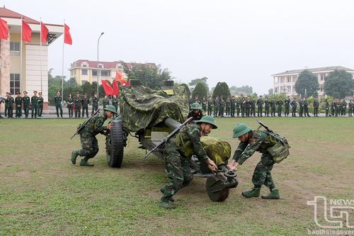 Đoàn cán bộ, học viên Học viện Chính trị tìm hiểu thực tế tại Lữ đoàn Pháo binh 382