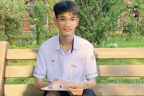 Thủ khoa kỳ thi đánh giá năng lực chia sẻ bí quyết học tốt