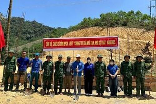 Chung tay giúp người dân biên giới xóa nhà tạm, nhà dột nát