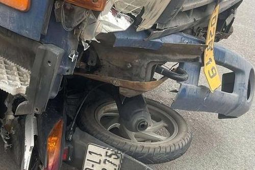 Xe tải đâm xe máy rồi bỏ chạy, kéo lê nạn nhân đến tử vong