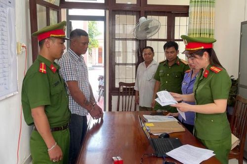 Hai lái xe ô tô bị bắt tạm giam sau gần 1 năm tông chết người đi đường