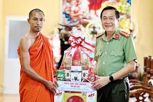 Giám đốc Công an Bạc Liêu chúc Tết cổ truyền Chol Chnam Thmay