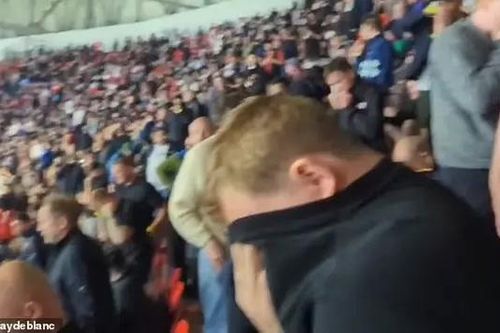 Cổ động viên Man United cáo buộc bị xịt hơi cay