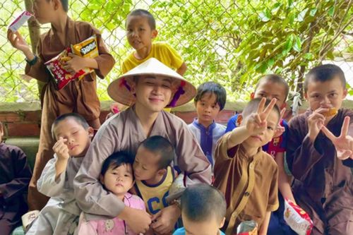 Câu chuyện Huy Cung đi tu và niềm vui giới trẻ khi tìm đến đạo Phật