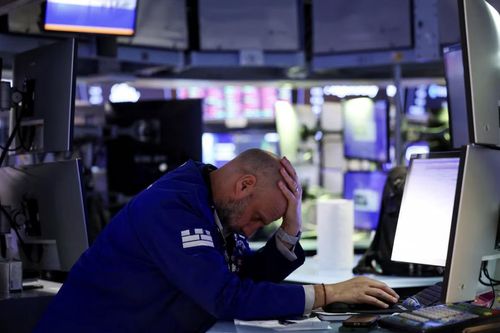 Chứng khoán Mỹ lao dốc sau khi ông Trump áp thuế 145% đối với Trung Quốc