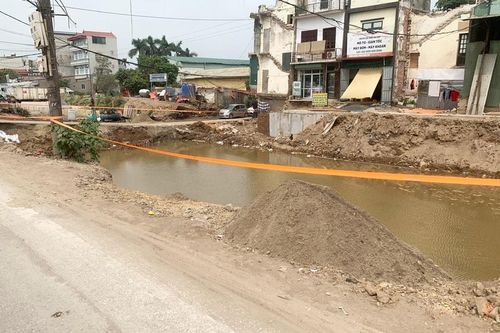 Tại huyện Thanh Trì:Dự án thi công 4km đường chậm tiến độ 15 năm