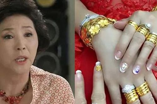 Mẹ chồng cho con dâu 2 cây vàng sau đền bù đất, cầm chưa nóng tay bà hàng xóm đã nói nhỏ 1 câu tức điên người