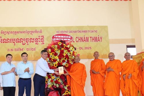 Phó Bí thư Đảng ủy Mặt trận Tổ quốc, các đoàn thể Trung ương chúc Tết cổ truyền Chôl Chnăm Thmây tại TP Cần Thơ