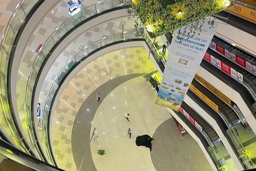 Vạn Hạnh Mall lên tiếng sau hai vụ rơi lầu tử vong