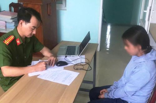 Tin mới nhất vụ cô giáo xách ngược chân trẻ, đánh tới tấp