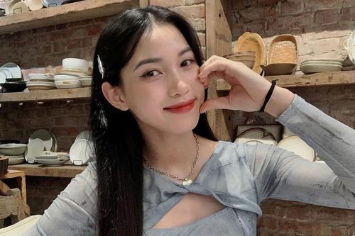 Hoa khôi bóng chuyền quân đội gây sốt ở Cúp Hùng Vương