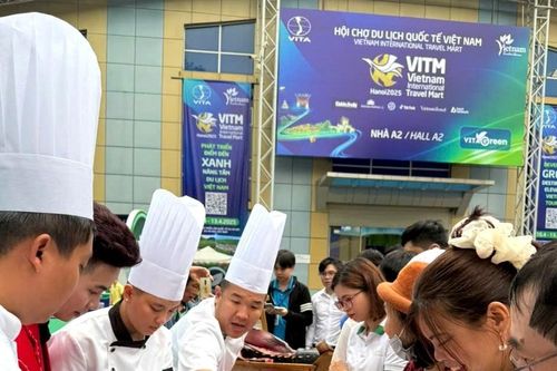 Phú Yên quảng bá văn hóa và trình diễn ẩm thực cá ngừ đại dương tại Hội chợ VITM 2025