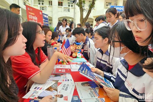 Cơ hội tìm học bổng du học tại chuỗi ngày hội 'Hướng nghiệp - Tuyển sinh' ở Hà Nội