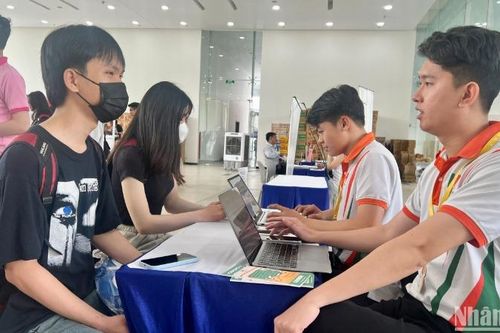 Hơn 11 nghìn việc làm cho sinh viên tại Ngày hội việc làm Đại học Văn Lang