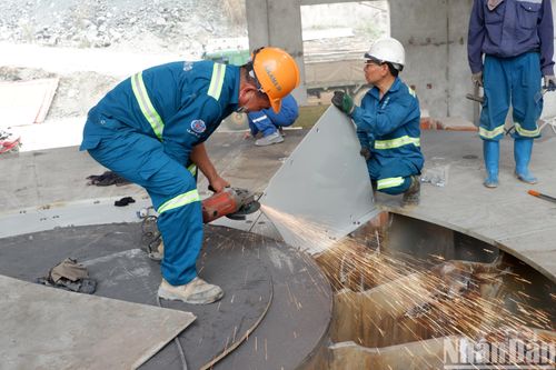 Vượt mọi khó khăn, đẩy nhanh tiến độ thi công Dự án Nhà máy Thủy điện Hòa Bình mở rộng