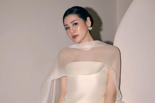 Nhan sắc thăng hạng của Á hậu Tú Anh sau sinh con thứ hai