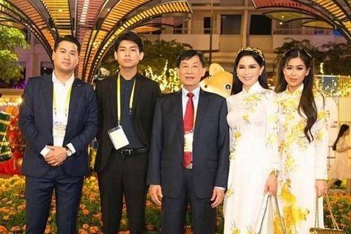 Các con ông 'vua hàng hiệu' giữ chức gì trong đế chế nghìn tỷ?