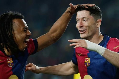 Lewandowski 'ăn đứt' Ronaldo, Messi ở Champions League