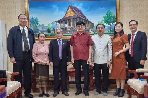 Trường Đại học Cửu Long thăm, chúc Tết Bunpimay Bộ Giáo dục và Thể thao Lào