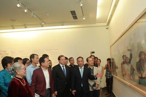 Bức tranh dài hơn 7m của cố họa sĩ Huỳnh Phương Đông lần đầu ra mắt công chúng