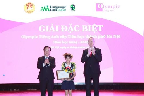 Hà Nội trao thưởng 203 học sinh đoạt giải Olympic tiếng Anh cấp thành phố