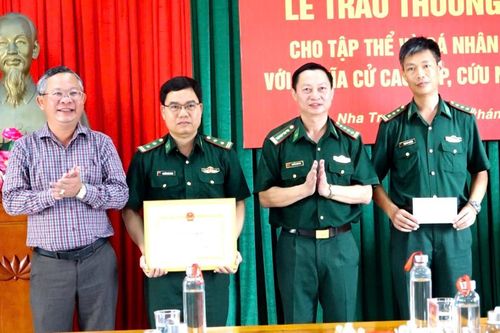 Trao thưởng đột xuất cho tập thể, cá nhân có hành động dũng cảm cứu người