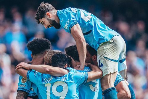 Man City ngược dòng hạ Crystal Palace, trở lại top 4 Ngoại hạng Anh
