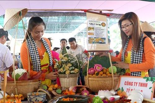 Xác lập kỷ lục Việt Nam với 135 món ăn từ thanh trà
