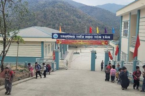 Dùng gậy tre học thể dục, nữ sinh lớp 4 bị thương nghiêm trọng
