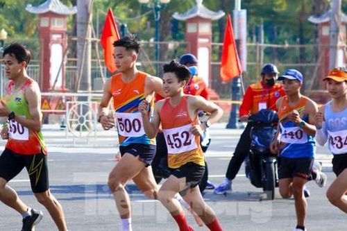 Hơn 800 người tham gia giải Việt dã - chạy vũ trang ở Đà Nẵng
