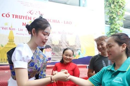 Bạn trẻ TPHCM cùng sinh viên Lào, Campuchia hân hoan đón Tết cổ truyền Bunpimay, Chol Chnam Thmay