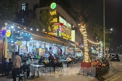 Hà Nội: Chiếm lòng đường, vỉa hè để kinh doanh