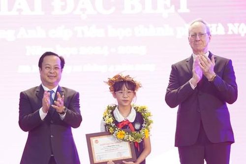 Hà Nội: Trao giải thưởng Olympic tiếng Anh cấp thành phố cho 203 học sinh