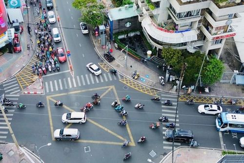 Đè vạch mắt võng ở trung tâm TPHCM, người đi sai phân trần 'chưa nắm luật'