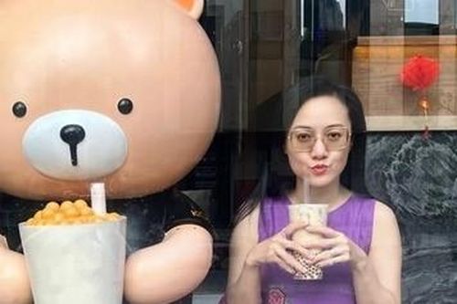 MC Hoài Anh trẻ trung xuống phố, Mai Thu Huyền tổ chức sinh nhật chồng đại gia