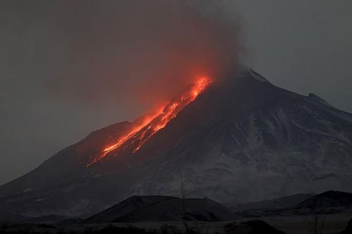 Núi lửa phun trào trên bán đảo Kamchatka (Nga)