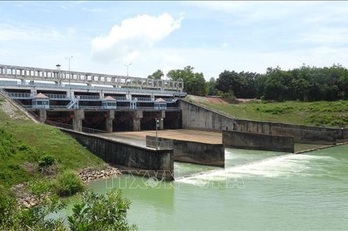 Hồ Dầu Tiếng xả trên 15 triệu m3 nước đẩy mặn cho sông Sài Gòn
