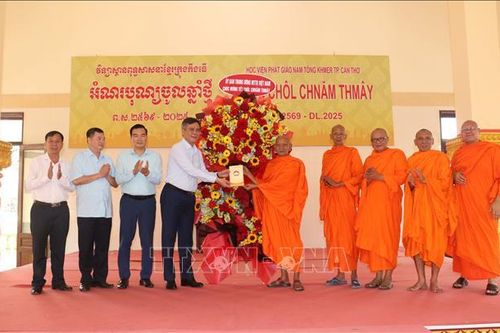 Thăm, tặng quà và chúc Tết Chôl Chnăm Thmây 2025 tại Cần Thơ