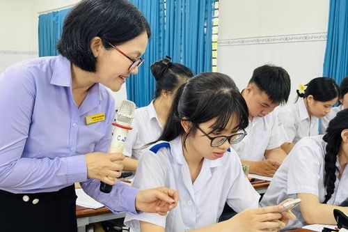 Những hạt nhân gắn kết cộng đồng: Bài 2: Chủ động tham gia xây dựng Đảng, chính quyền và làm đẹp quê hương