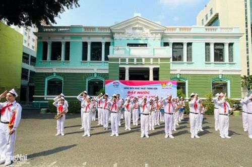 Thiếu nhi Đồng Nai tham gia đồng diễn trống kèn chào mừng kỷ niệm 50 năm Ngày Giải phóng miền Nam, thống nhất đất nước