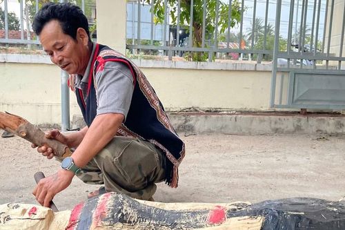 Giữ gìn nét đẹp tượng gỗ dân gian