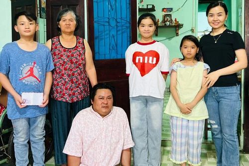 Dự án 'Nuôi em thành tài': Chắp cánh ước mơ cho học sinh nghèo