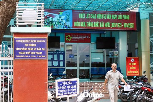 Chi nhánh Văn phòng Đăng ký đất đai TP. Nha Trang tiếp tục thực hiện các hồ sơ về đăng ký biện pháp bảo đảm, biến động đất đai theo quy định của pháp luật
