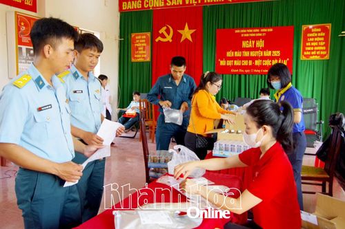 Sư đoàn Phòng không 377 tổ chức Ngày hội hiến máu tình nguyện năm 2025