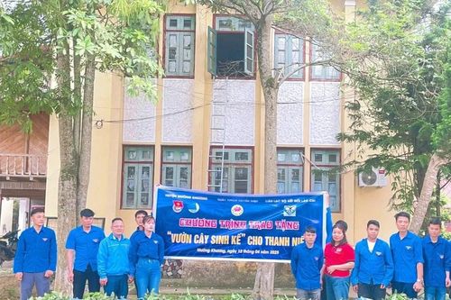 Mường Khương: Trao tặng 15 mô hình 'Vườn cây sinh kế' cho thanh niên có hoàn cảnh khó khăn