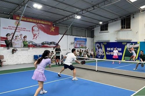 Giao lưu thể thao chào mừng Ngày truyền thống lực lượng Cảnh sát Quản lý hành chính về trật tự xã hội