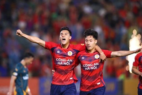 Thắng HA.GL, CAHN rút ngắn khoảng cách với top đầu bảng
