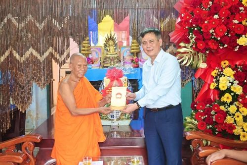 Trà Vinh: Ủy ban Trung ương MTTQVN thăm, chúc Tết Chôl Chnăm Thmây
